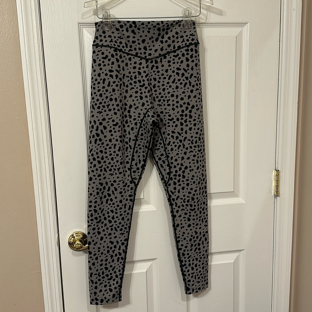 Balance Athletica Kingdom Ascend Pant Snow Leopard Midnight